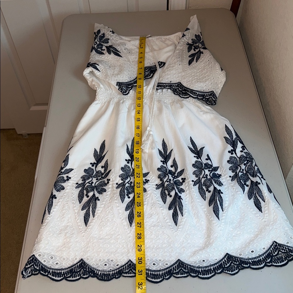 Kindred Elegant White and Blue Embroidered Dress Size S. - Picture 11 of 16
